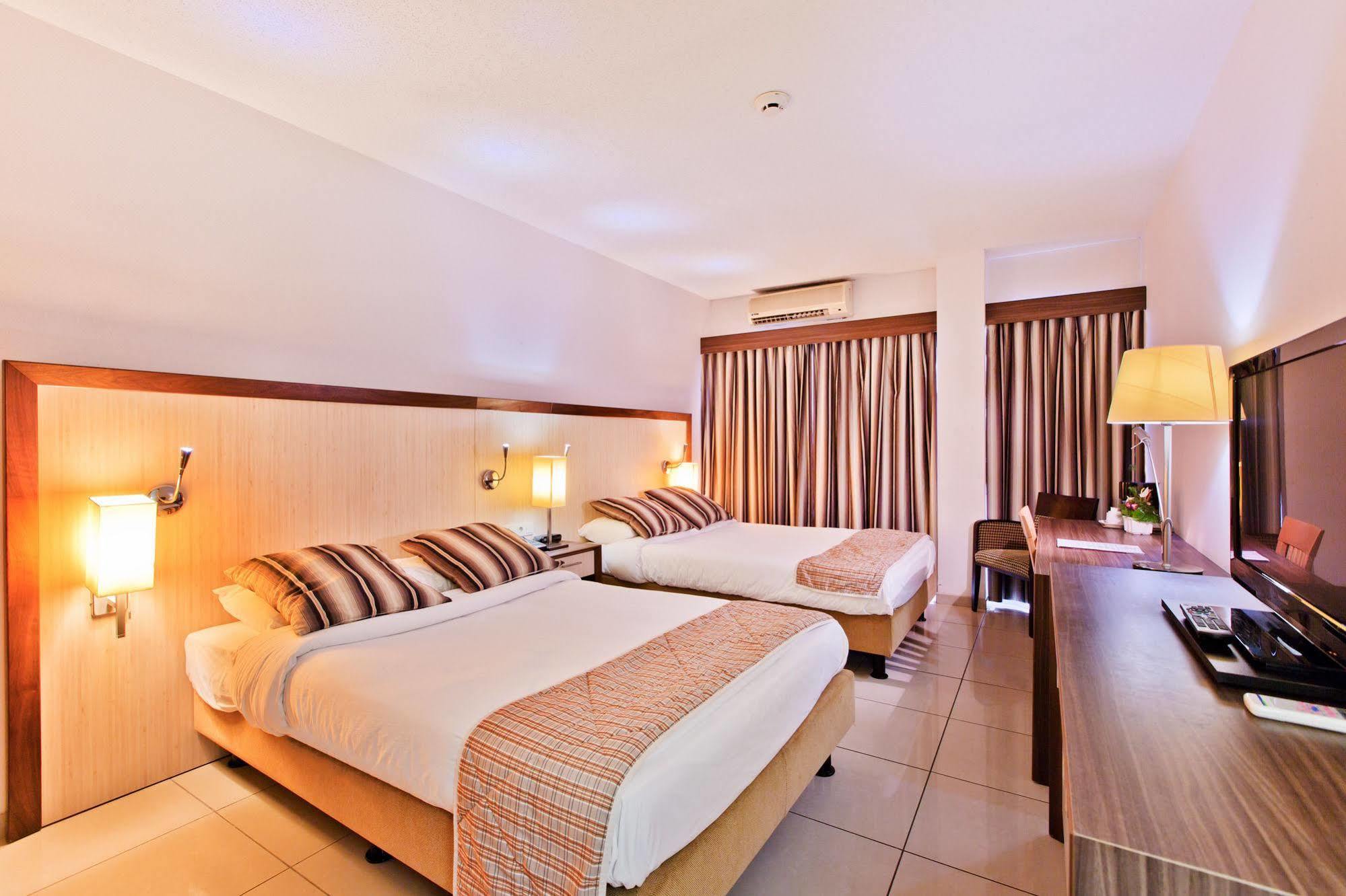 Queens Hotel Paramaribo Exterior photo